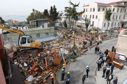 İstanbul Büyükşehir'den Sultanahmet'teki ruhsatsız yapıya yıkım