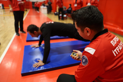 Bursa'da itfaiye eri olabilmek için ter döktüler