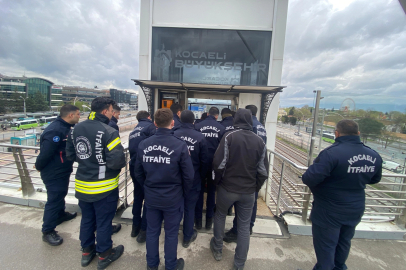 Kocaeli İtfaiyesi'nden personeline 'asansörde kurtarma' eğitimi