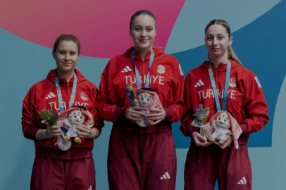 Bursa Büyükşehir'li Özge Yılmaz'dan masada gümüş madalya