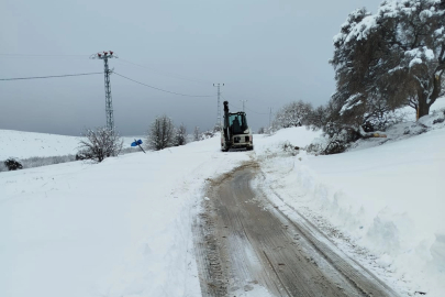 Malatya'da ekipler karla mücadeleyi sürdürüyor