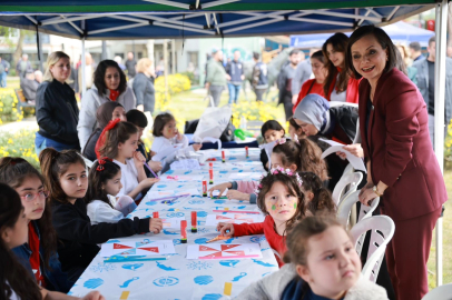 İzmir Karabağlar’da Çocuk Şenliği ilçeyi sardı